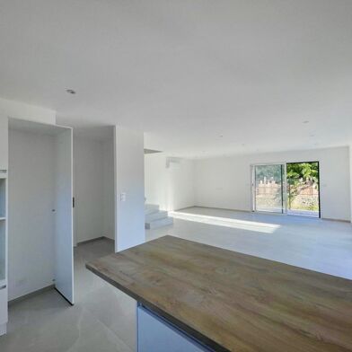 Maison 4 pièces 1390 €