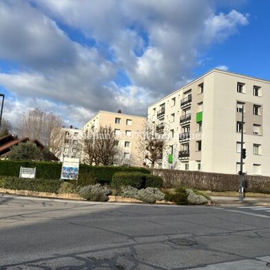 Appartement 3 pièces 573 €