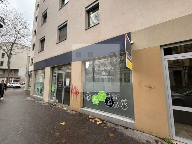 LOCAL COMMERCIAL à LOUER — photo du bien