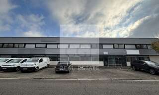 Commerce  430 m² à louer à Vaulx-en-Velin (69120)