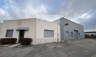 Commerce  234 m² à louer à Vaulx-en-Velin (69120)