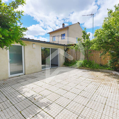 Maison 1 pièces 890 €