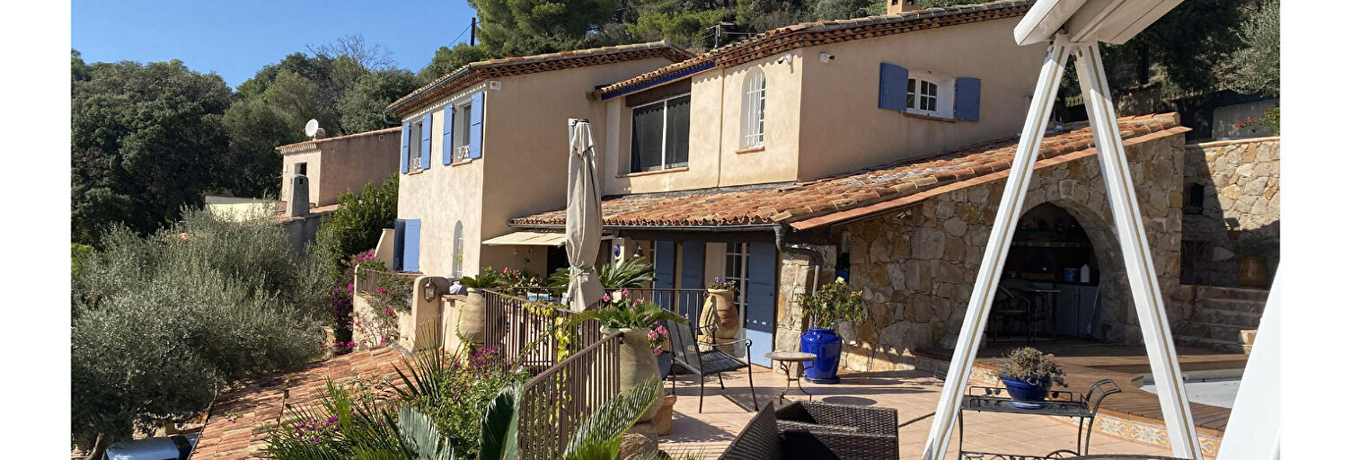 Maison 6 Pièces 130 m² à louer à Carqueiranne (83320)