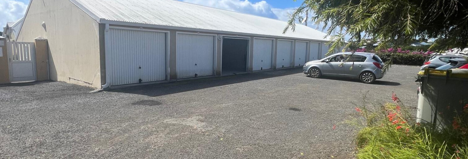 Garage  15 m² à louer à Saint-François (97118)