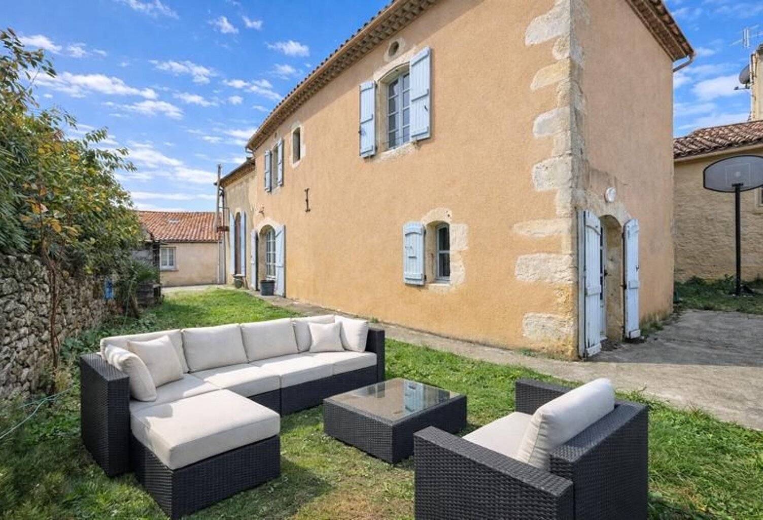 Maison en pierre de 5 pièces principales — photo 1