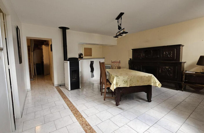 Maison familiale 6 pièces LE LUDE (72) — photo 3