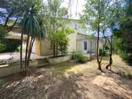 Propriété de caractère avec grand terrain, garage et dépendance — photo 4