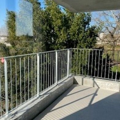 Appartement 3 pièces 893 €