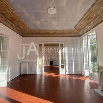 Appartement 5 pièces 2470 €