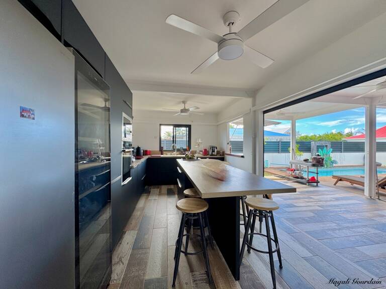 À VENDRE – SAINT-FRANÇOIS – VILLA RÉCENTE 140 M² – 3 CHAMBRES – PISCINE – AUTONOMIE EAU & ÉLECTRICITÉ — photo 1