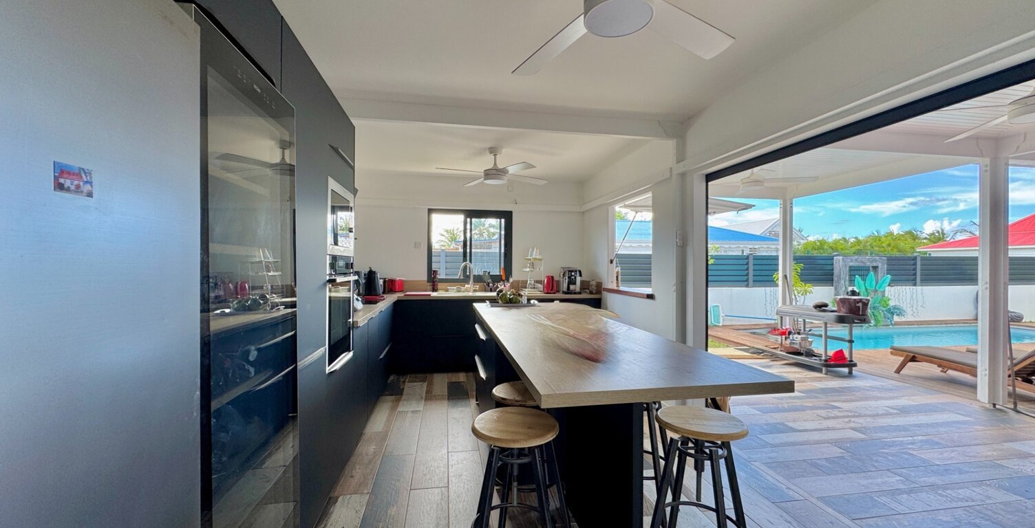 À VENDRE – SAINT-FRANÇOIS – VILLA RÉCENTE 140 M² – 3 CHAMBRES – PISCINE – AUTONOMIE EAU & ÉLECTRICITÉ — photo 1