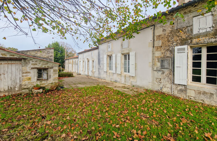 Propriete à vendre 9 pièces proche de LUSSANT (17) — photo 2
