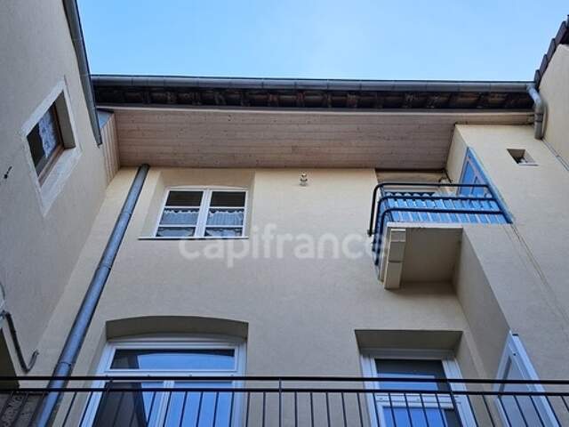 Charmant appartement à rénover avec grenier aménageable au centre-ville d'Arbois 39600 — photo du bien