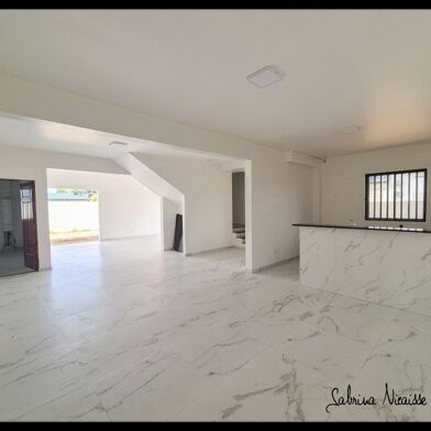 Maison 6 pièces 2600 €