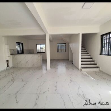 Maison 5 pièces 2300 €