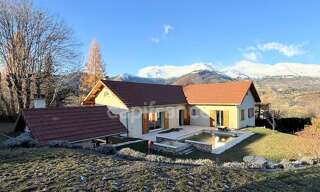 Maison 9 Pièces 211 m² à vendre à Manteyer (05400)