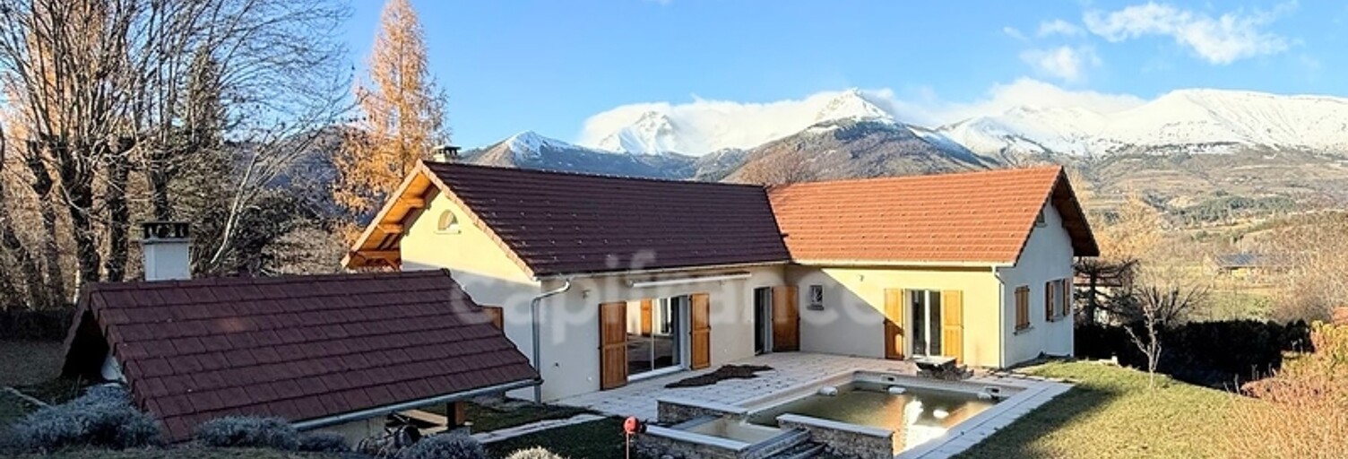 Maison 9 Pièces 211 m² à vendre à Manteyer (05400)