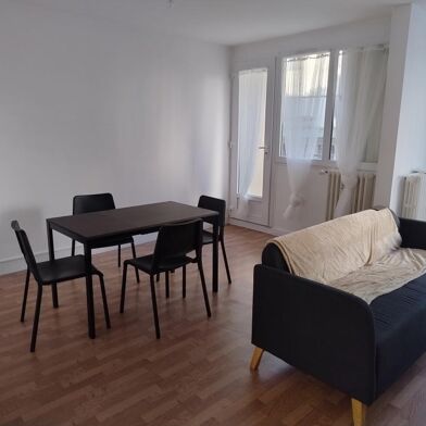 Appartement 3 pièces 915 €