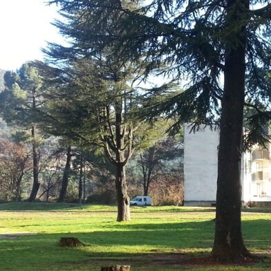 Appartement 4 pièces 558 €