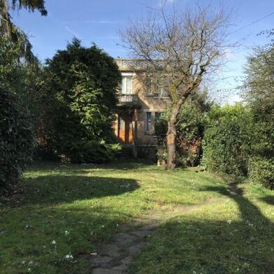 Maison 6 pièces 3300 €