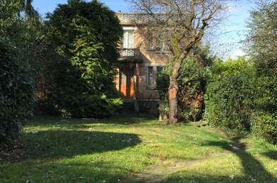 Maison 6 pièces 3300 €