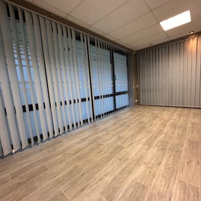 Bureau 2 pièces 76700 €