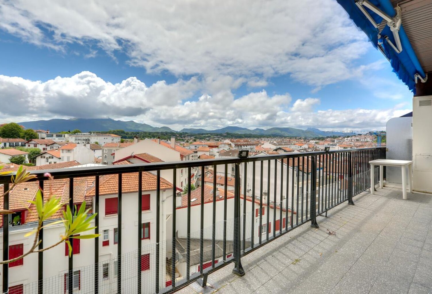 Appartement À Vendre — photo 1
