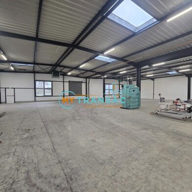 Local industriel  12190 €