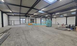 Local industriel  892 m² à louer à Ivry-sur-Seine (94200)