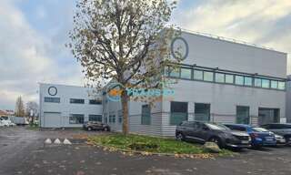 Local industriel  822 m² à louer à Ivry-sur-Seine (94200)