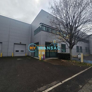 Local industriel  11013 €