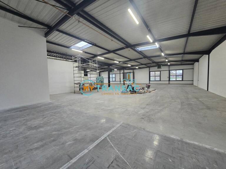 My Transac vous propose à la location plusieurs lots de bureaux et entrepôts, dans un parc d'activité sécurisé aux portes de Paris — photo 1