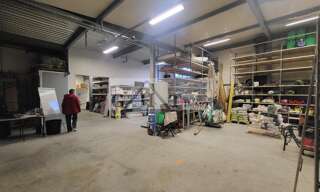 Local industriel  377 m² à louer à Mandres-les-Roses (94520)