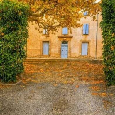 Maison 10 pièces 2500 €