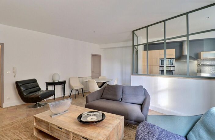 Maison de ville rénovée avec terrasse et garage — photo 4