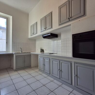 Appartement 3 pièces 838 €