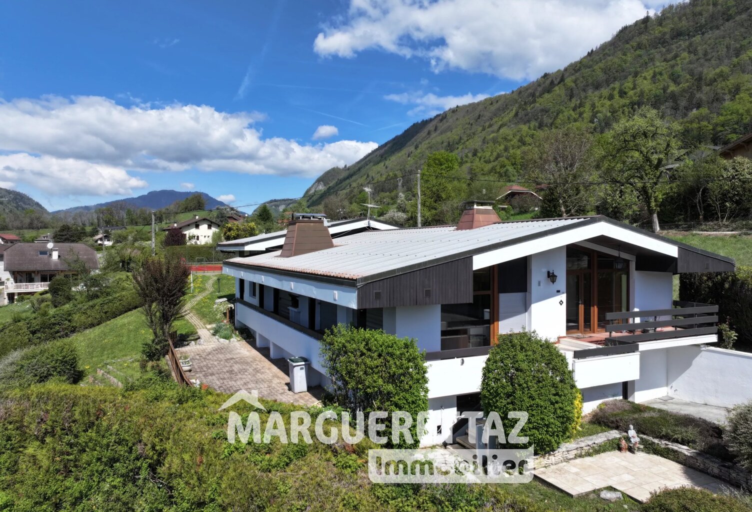 Villa 214m² sur 2929m² de terrain - Marignier — photo 1