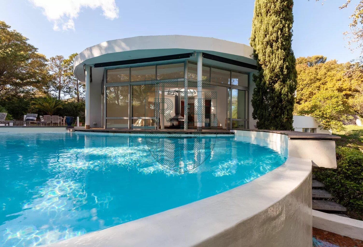 MARSEILLE 12EME - MAISON D’EXCEPTION AVEC PISCINE ET TENNIS — photo 1