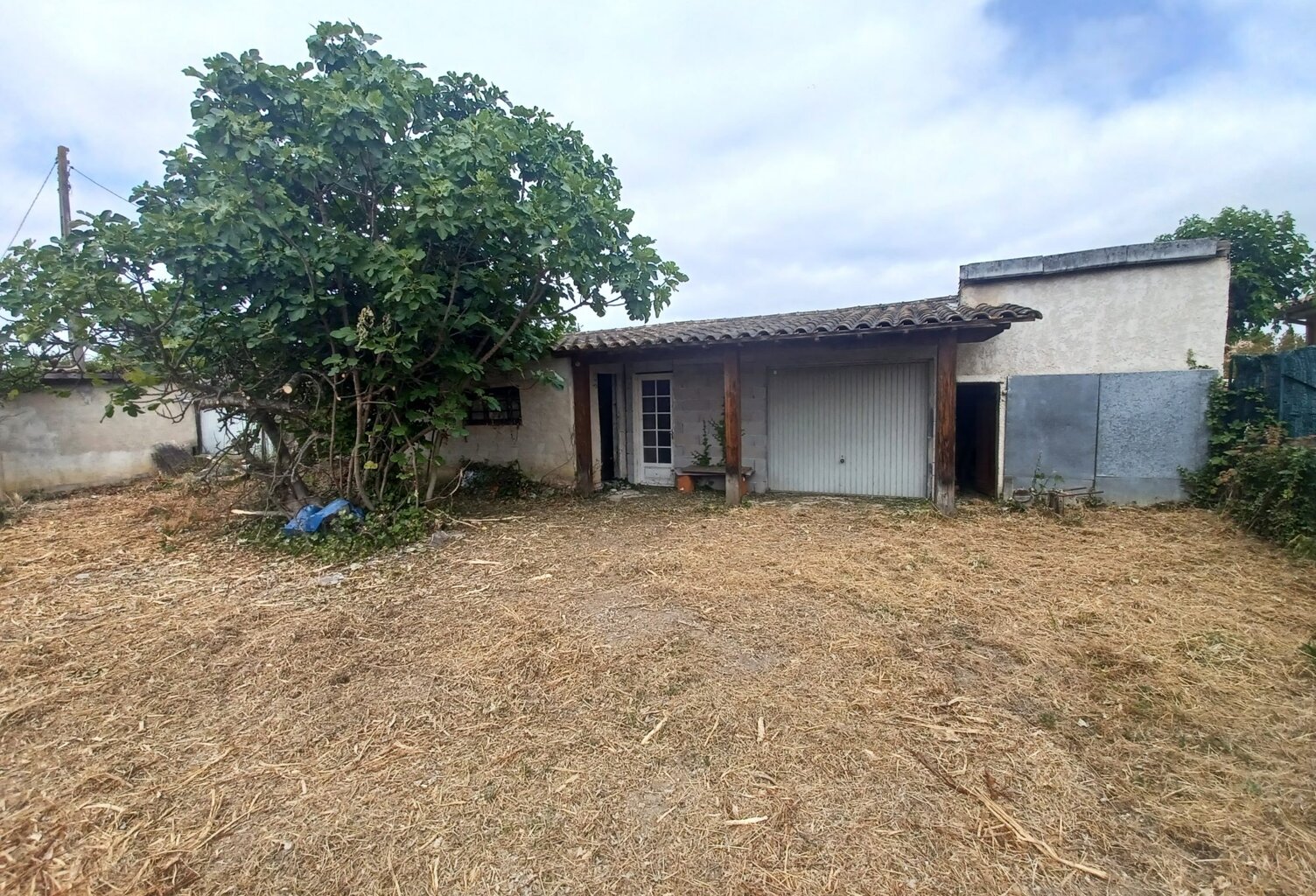 Terrain 1275m² avec dépendances — photo 1