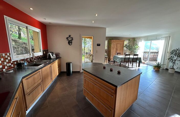 Maison familiale de plain-pied sur sous-sol — photo 5