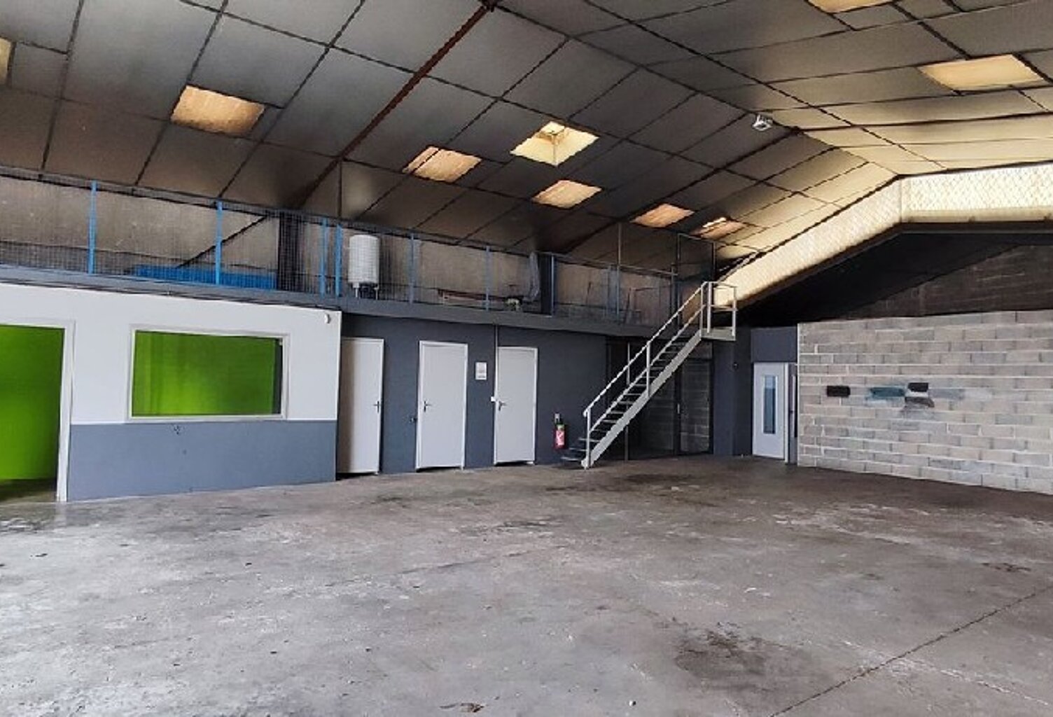 LOCAL COMMERCIAL 320 M2 MARMANDE — photo 1