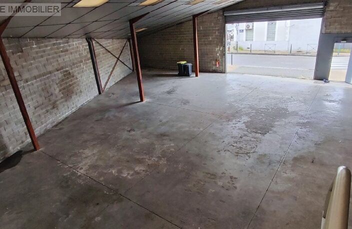 LOCAL COMMERCIAL 320 M2 MARMANDE — photo 2
