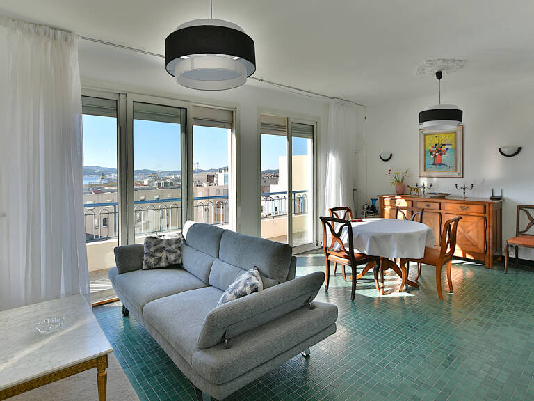 VASTE 4 PIÈCES DERNIER ETAGE AVEC VUE — photo 1