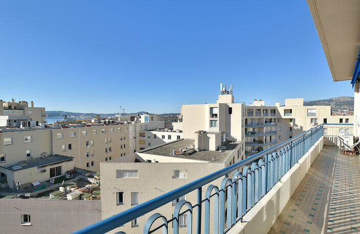 VASTE 4 PIÈCES DERNIER ETAGE AVEC VUE — photo 2