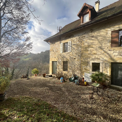 Maison 5 pièces 1300 €