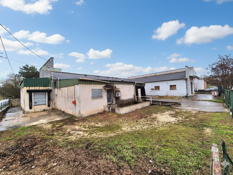 Bâtiment industriel à vendre   Alès o ±660 m2 sur terrain cl — photo 1