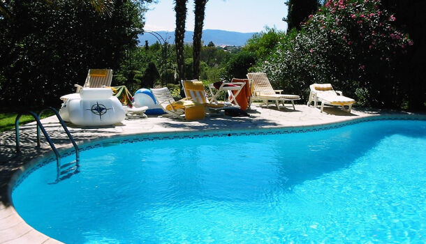 Propri&eacute;t&eacute; 7 pièces  à vendre Fréjus 83600