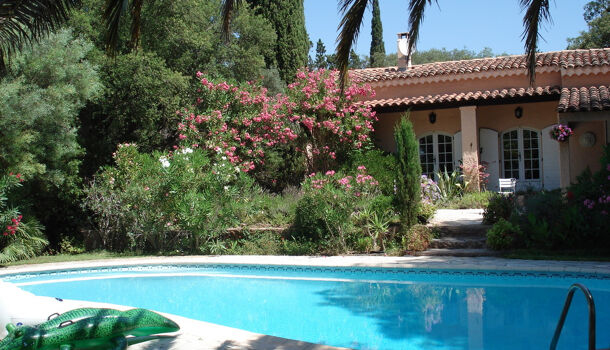 Propri&eacute;t&eacute; 7 pièces  à vendre Fréjus 83600