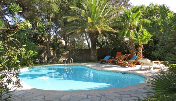 Propri&eacute;t&eacute; 7 pièces  à vendre Fréjus 83600