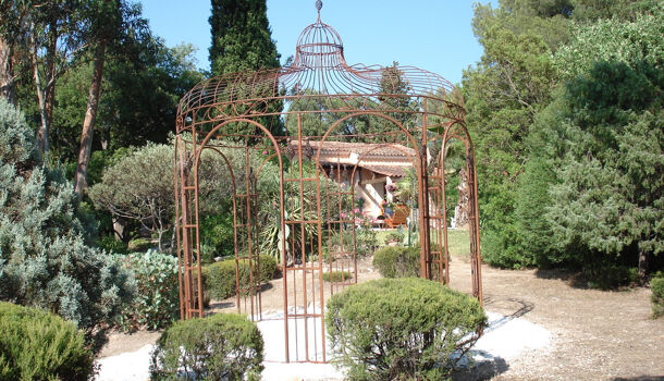 Propri&eacute;t&eacute; 7 pièces  à vendre Fréjus 83600